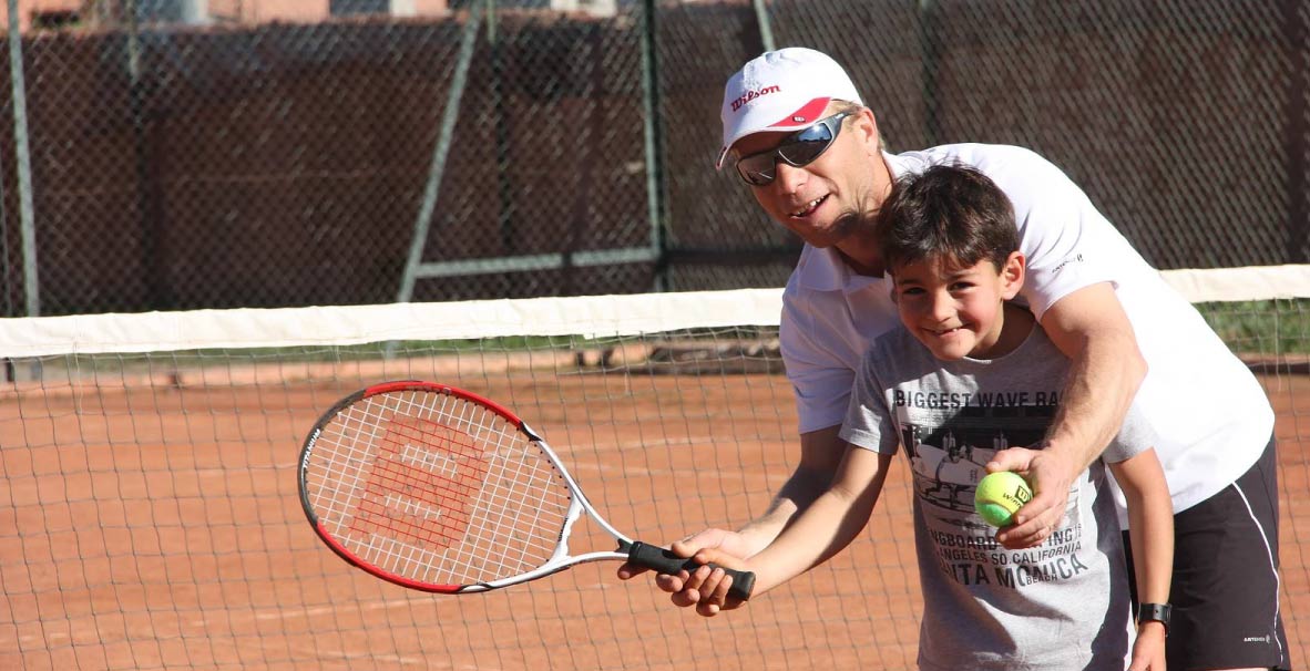 COURS ET ENTRAÎNEMENTS DE TENNIS-LOCATION TENNIS ACADEMY MARRAKECH